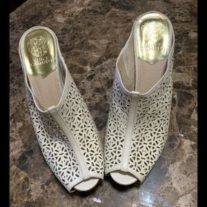 Vince Camuto Jaso Cutouts Sandals Beige SZ 11M